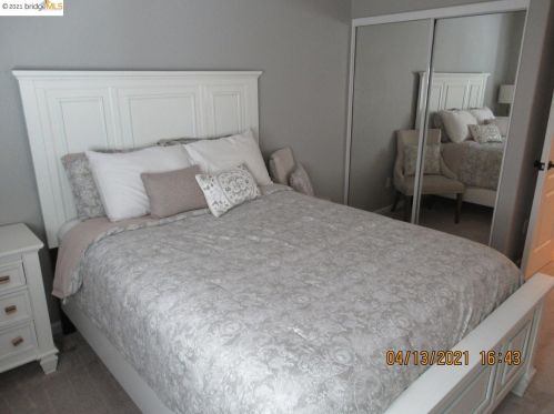 1886 Ventura Dr, West Pittsburg CA  94565-6476 exterior