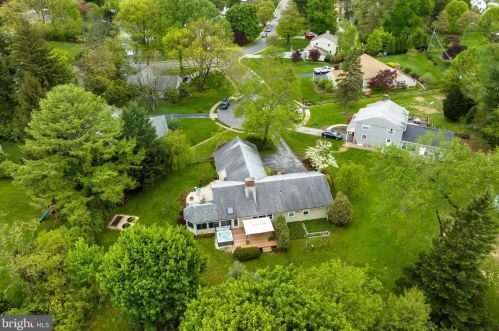 12 Chetwynd Rd, Paoli PA  19301-1818 exterior
