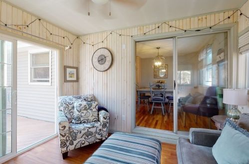 14 Spg Vly Rd, Medfield MA 02052-1009 exterior