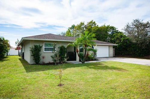 54 Madison Dr, Naples, FL 34110-1322