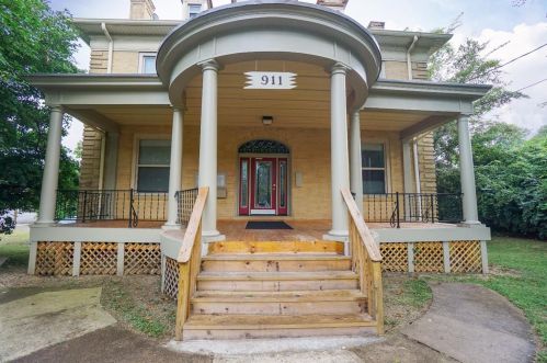 911 Clinton Springs Ave, Cincinnati, OH 45229-1956
