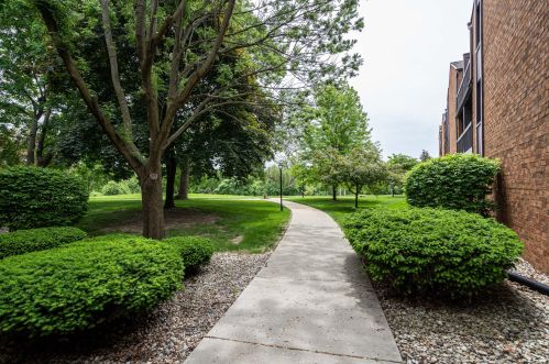 4215 100th St, Milwaukee WI 53222-1301 exterior