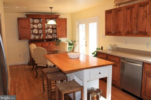 324 Mountaintop Rd, Swartzville PA  17569-9016 exterior