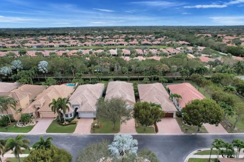 7110 Veneto Dr, Boynton Beach FL  33437-3741 exterior