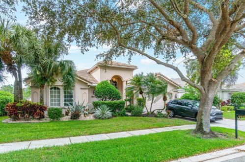 6830 Fiji Cir, Boynton Beach FL  33437-7022 exterior