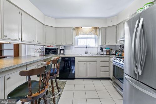 6 Weer Cir, Wilmington, DE 19808-5762
