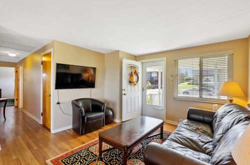 579 Montclair St, Pittsburgh PA 15217-2808 exterior