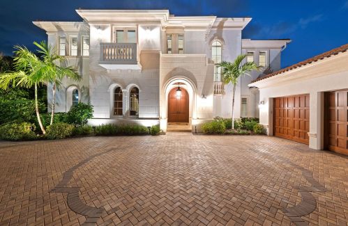 3855 Isla Del Sol Way, Naples FL  34114-9484 exterior
