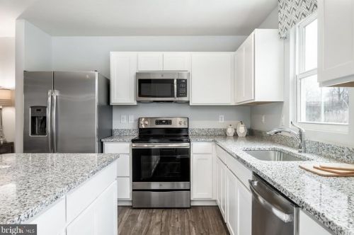 232 Pond View Ln, Seaford, DE 19973-7602