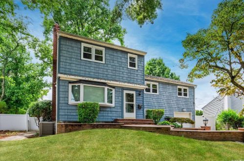 11 Gardenia Ln, Hicksville NY  11801-2008 exterior