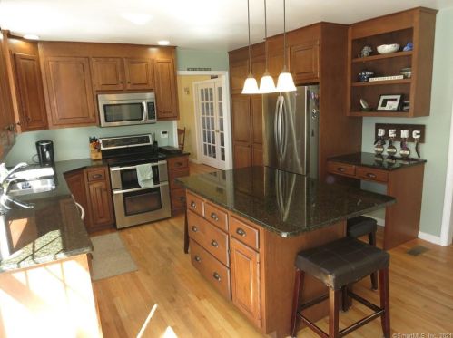 7 Meadow Brk, Moodus, CT 06469-1255