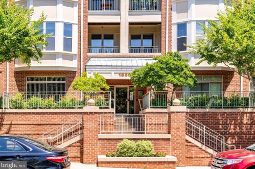 1860 Stratford Park Pl, Herndon, VA 20190-3365