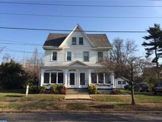 405 Cinnaminson St, Riverton, NJ 08077-1322