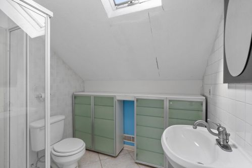 3023 Oakland Ave, Milwaukee WI 53211-3233 exterior