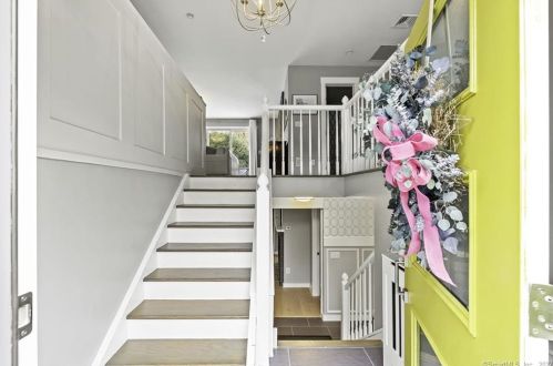 8 Abbott Ave, Ridgefield CT  06877-4407 exterior