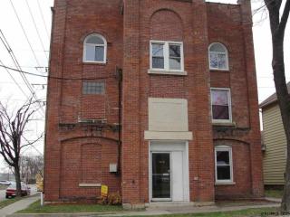 1698 Jackson St, Dubuque, IA 52001-3678