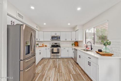 332 Cobblestone St, Gilbert, AZ 85234-6056