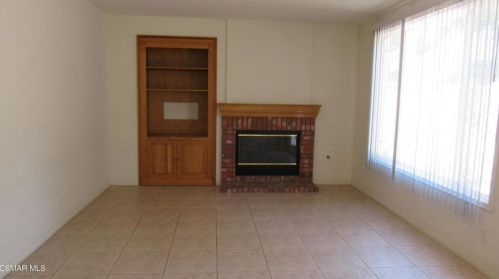 1004 Poplar Ct, Simi Valley CA 93065-6015 exterior