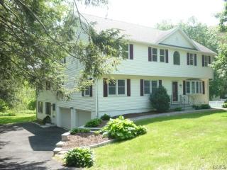 95 Benz St, Ansonia, CT 06401-2640