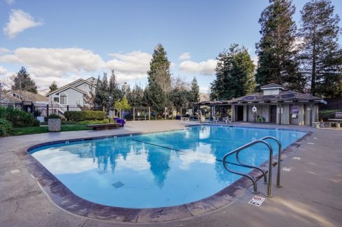 2851 Buena Crest Ct, San Jose CA  95121-2956 exterior