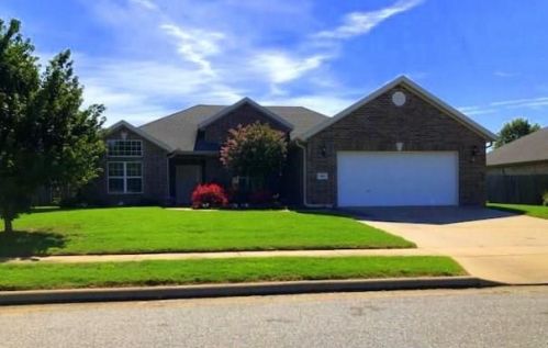 608 Timeless Dr, Fayetteville, AR 72704-7674