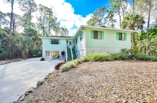 4460 Pine Ridge Rd, Naples, FL 34119-4001