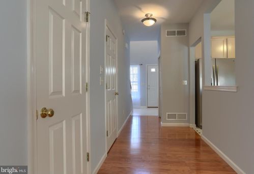 1956 Deer Run Dr, Hummelstown, PA 17036-7044