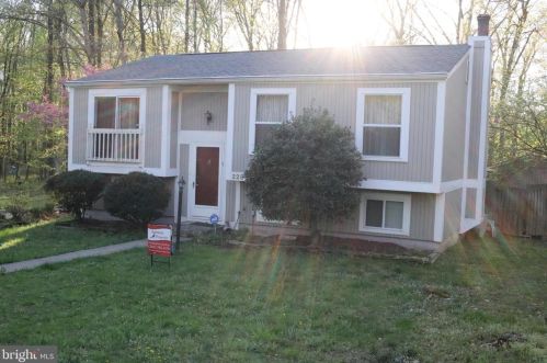 2289 Cocquina Dr, Herndon, VA 20191-1101