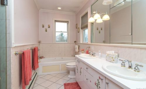 5 Todd Pl, Crotonville NY  10562-3424 exterior