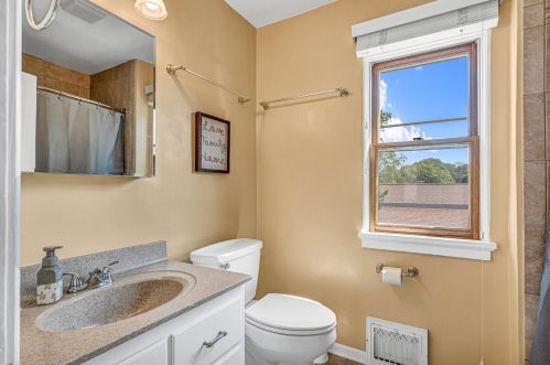 609 Waldo Blvd, Manitowoc WI  54220-2829 exterior