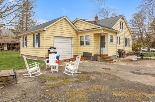 31 Old Stone Rd, Baiting Hollow NY  11933-1132 exterior