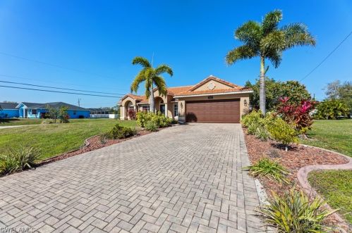 1313 14th St, Cape Coral, FL 33990-3766