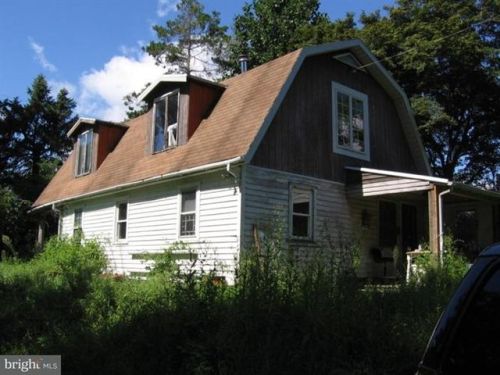 313 Thornton Rd, Thornton, PA 19373-1063