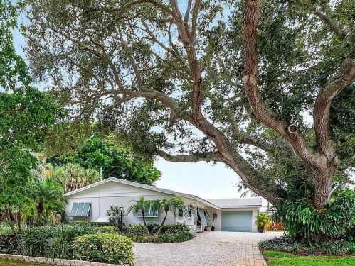 2068 Radnor Rd, West Palm Beach, FL 33408-2132