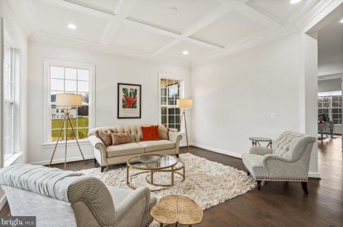 10244 Forest Lake Dr, Great Falls VA  22066-3609 exterior