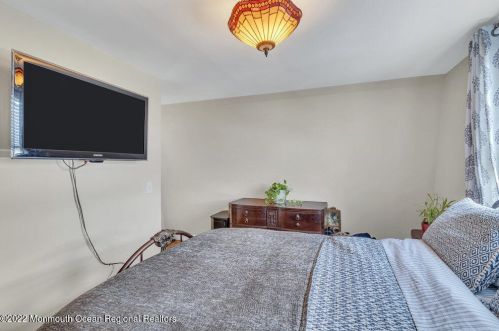 57 Barberie Ave, Monmouth Hills NJ  07732-1518 exterior