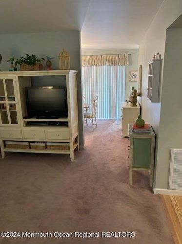 606 Bromelia Ct, Jackson Twp NJ  08527-4128 exterior