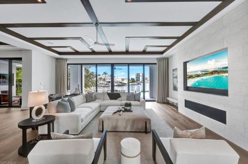 3401 Crayton Rd, Naples FL 34103-3515 exterior