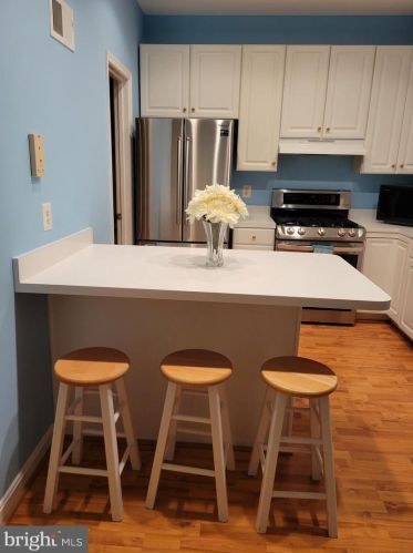 2370 Woodland Pond Ln, Herndon, VA 20171-2800