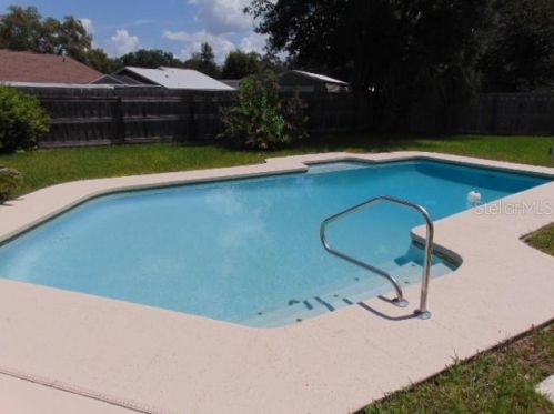 1004 Wildrose Dr, Lutz FL  33549-5656 exterior