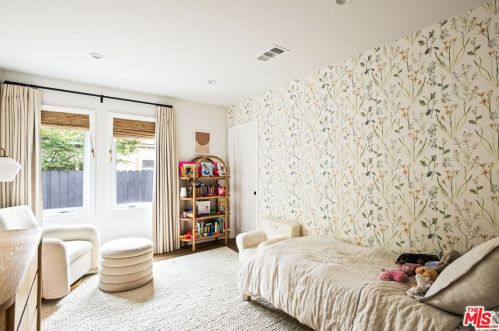 12212 Hillslope St, North Hollywood CA  91604-3603 exterior