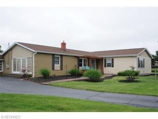 7052 Pinedale St, Hartville, OH 44632-9392