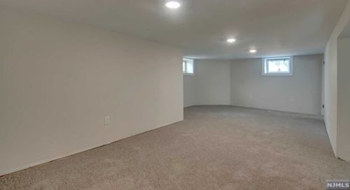 29 Niagara St, Dumont NJ  07628-3405 exterior