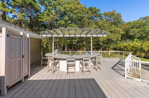 4 Honeysuckle Ln, East Quogue NY  11942-3624 exterior