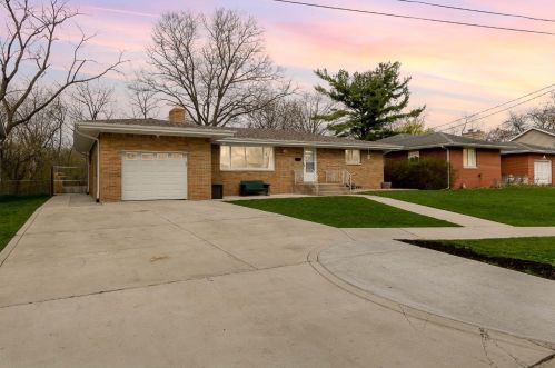 332 Cherry Ln, Hobart, IN 46342-4945