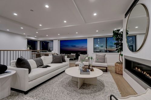 413 Bayview Dr, Manhattan Beach CA  90266-5717 exterior