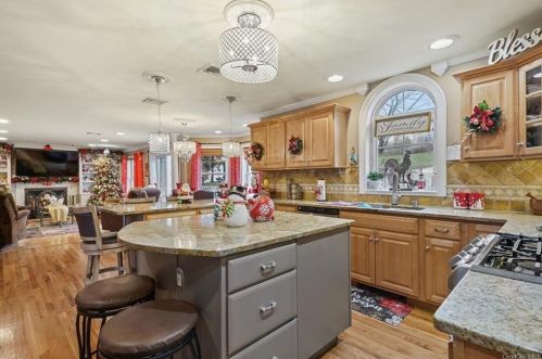 4 Fountayne Ct, Washingtonville NY  10992-1001 exterior
