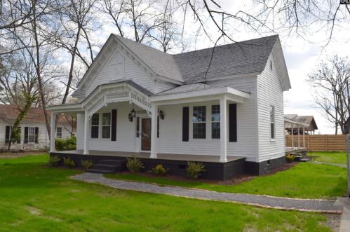 1187 Calhoun St, Johnston, SC 29832-2910