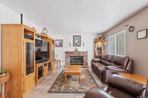 8512 Rosemary Dr, Riverside CA exterior