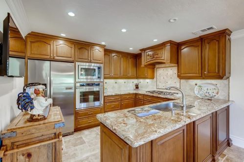 7535 Jerez Ct, Carlsbad CA  92009-7467 exterior